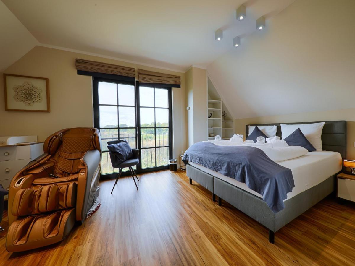 Reetland Am Meer - Premium Reetdachvilla Mit 3 Schlafzimmern, Sauna, Kamin Und Massagesessel F05 德兰斯克 外观 照片