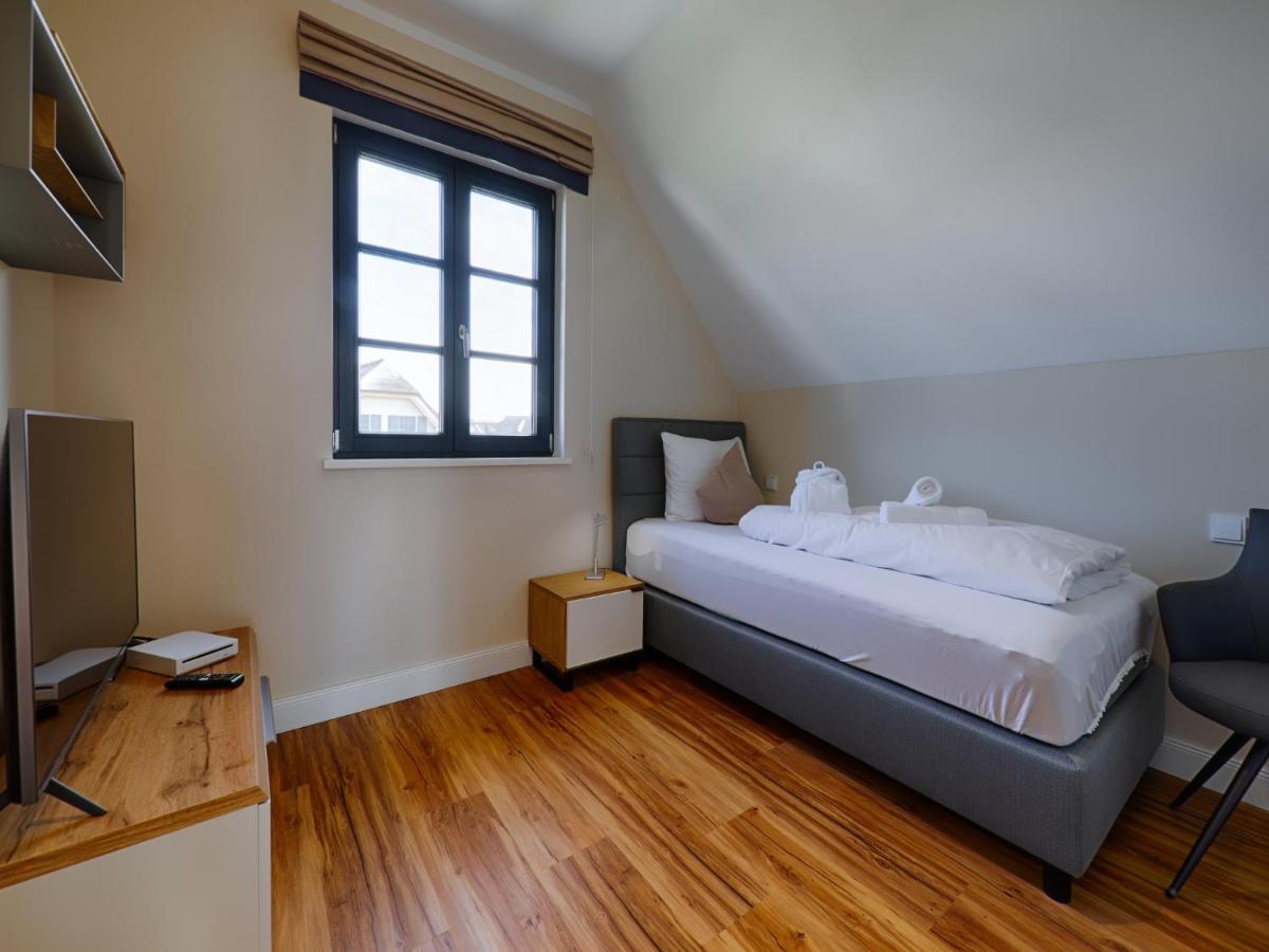 Reetland Am Meer - Premium Reetdachvilla Mit 3 Schlafzimmern, Sauna, Kamin Und Massagesessel F05 德兰斯克 外观 照片