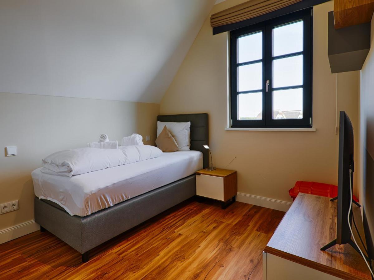 Reetland Am Meer - Premium Reetdachvilla Mit 3 Schlafzimmern, Sauna, Kamin Und Massagesessel F05 德兰斯克 外观 照片